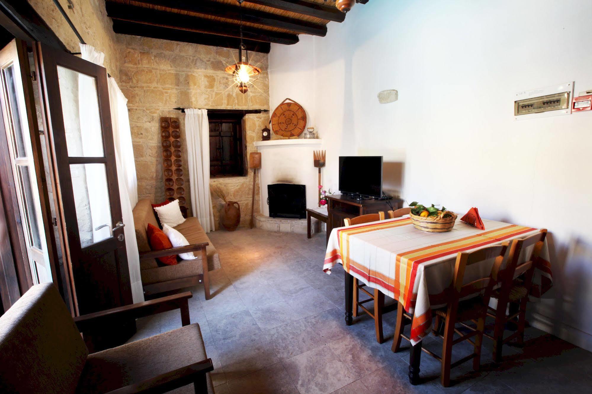 Leonidas Village Houses Γουδί Εξωτερικό φωτογραφία