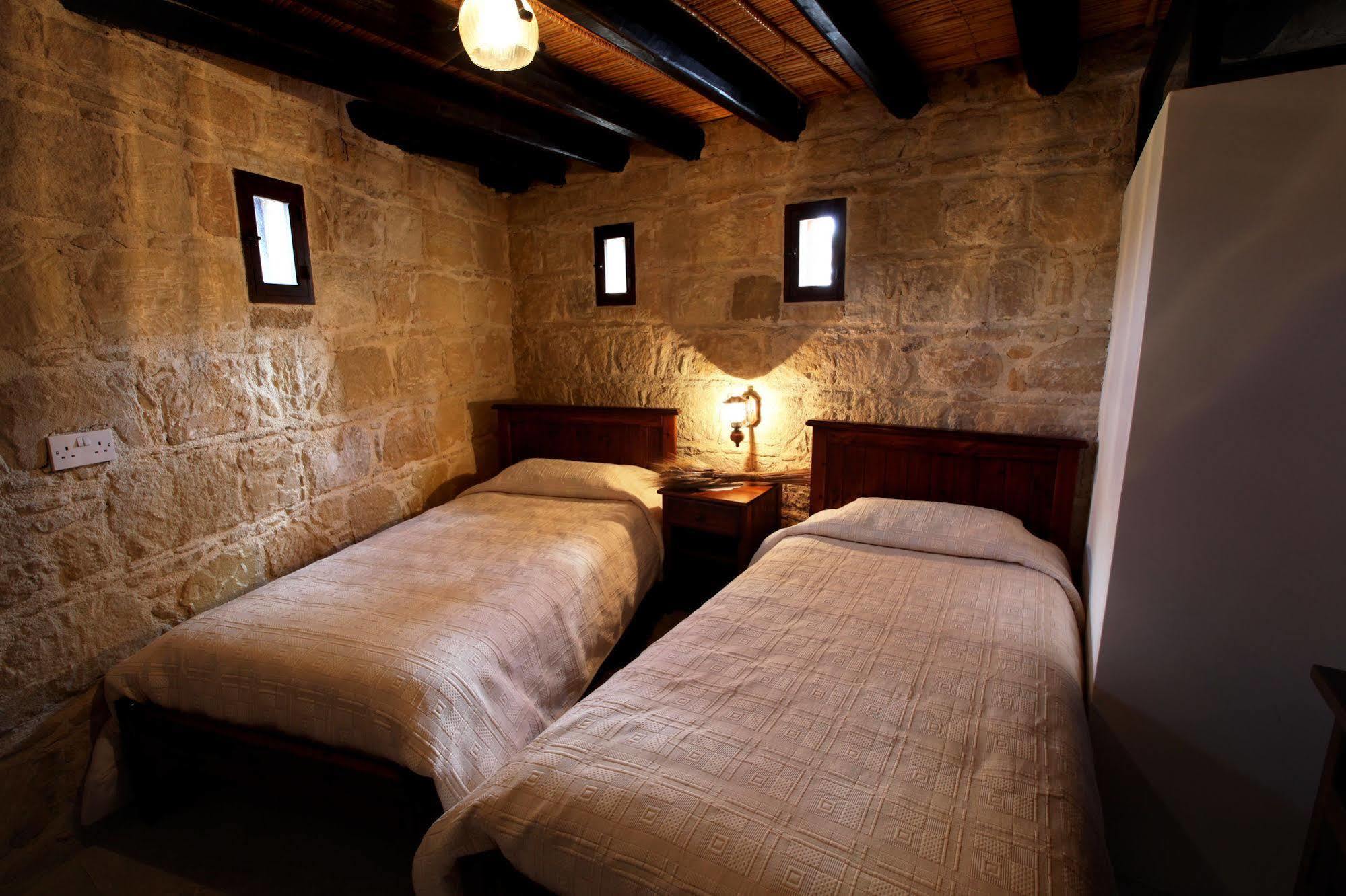 Leonidas Village Houses Γουδί Εξωτερικό φωτογραφία