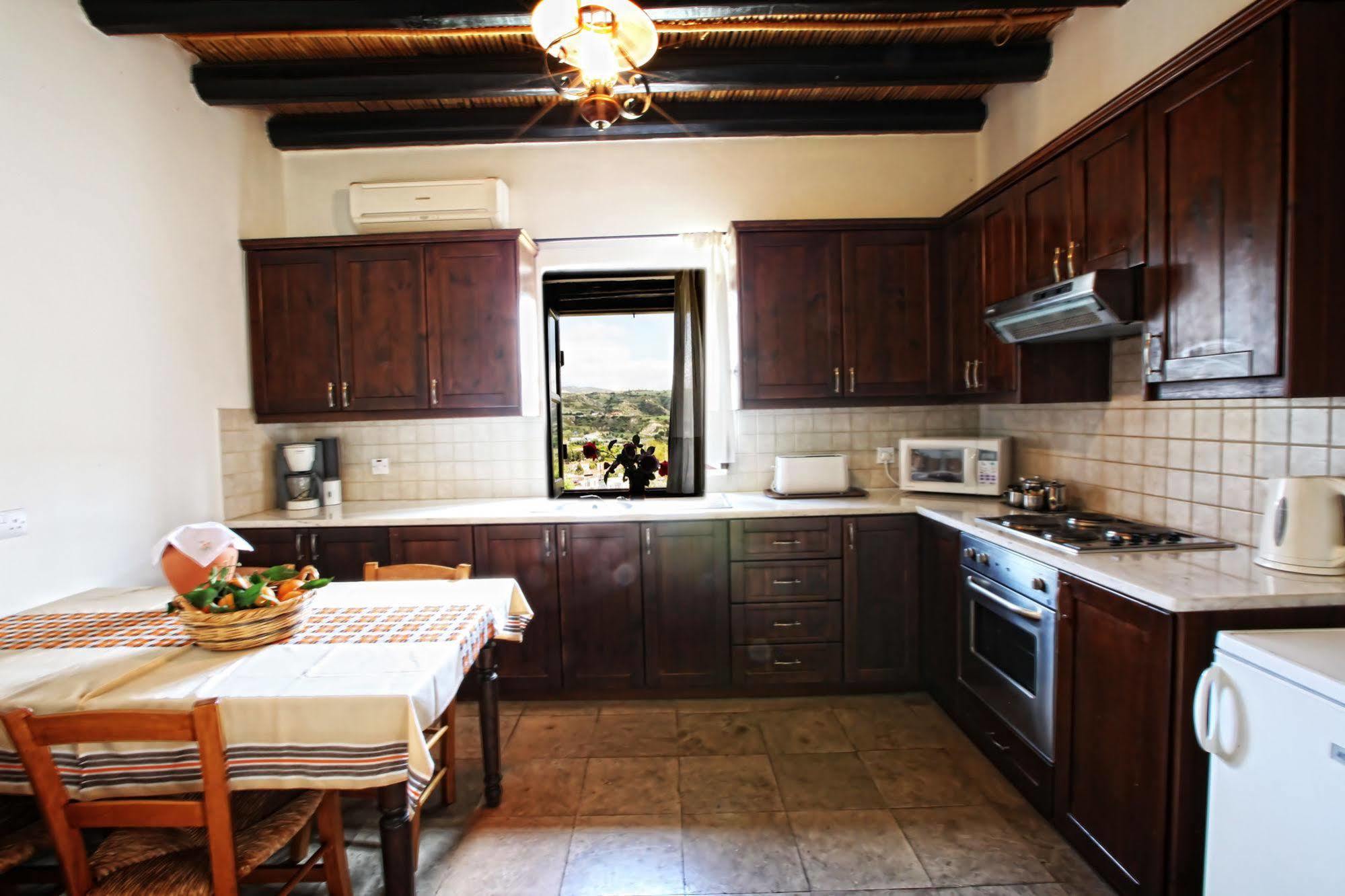 Leonidas Village Houses Γουδί Εξωτερικό φωτογραφία